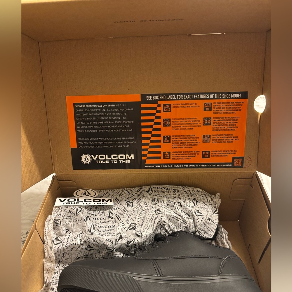 Volcom Men's Sleek Black Sneakers - Picture 5 of 9